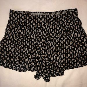 Mudd high-rise floral shorts